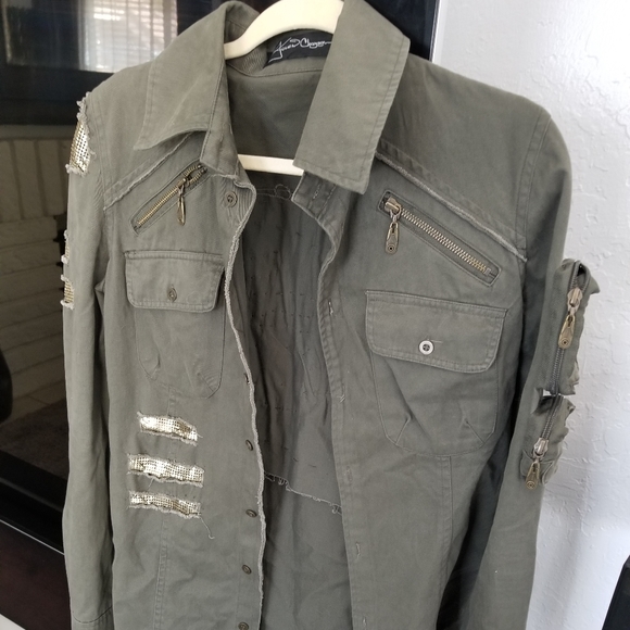 Top - Picture 3 of 4